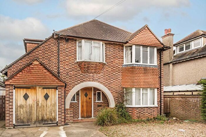 1 Bedroom Flat To Rent In St. Winifreds Road, Teddington, TW11