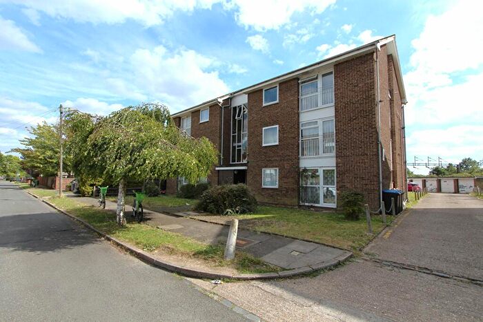 2 Bedroom Flat To Rent In Lulworth Avenue, Wembley, HA9