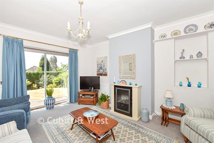 3 Bedroom Detached Bungalow For Sale In High Street, Dormansland, Surrey, RH7