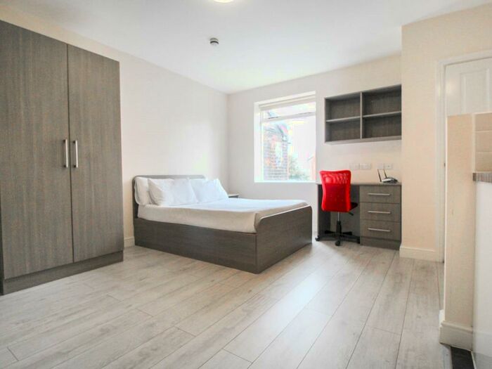 Studio To Rent In Clarendon Road, Leeds, West Yorkshire, LS2