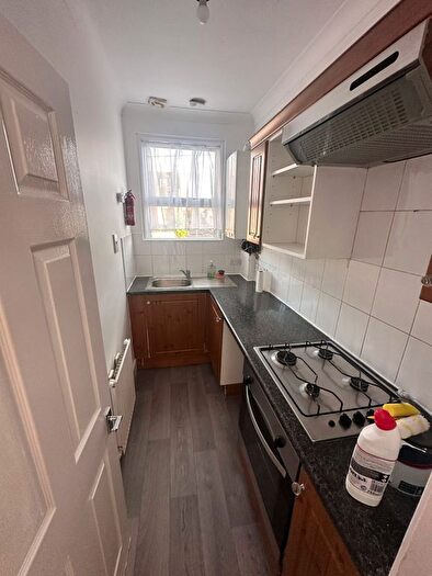 2 Bedroom Flat To Rent In Birkbeck Road, Ilford, IG2