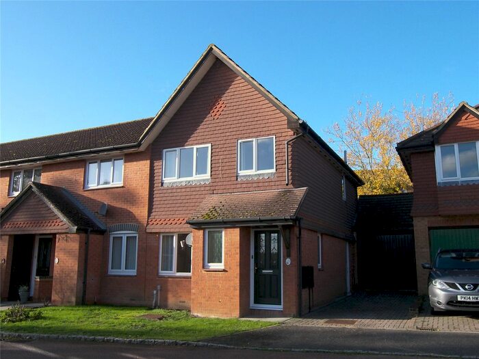 3 Bedroom End Of Terrace House To Rent In Poundfield Way, Twyford, Berkshire, RG10