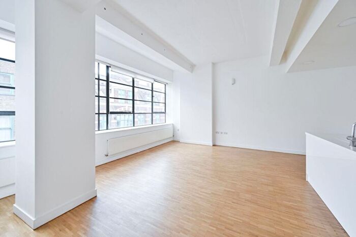 3 Bedroom Flat For Sale In Leather Lane, Clerkenwell, London, EC1N - Photo 6