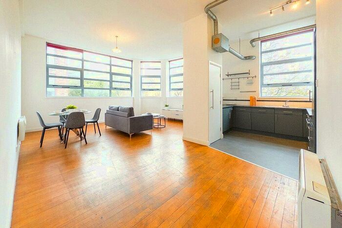 3 Bedroom Apartment To Rent In Tobacco Factory Phase, Ludgate Hill, Manchester, City Centre, M4