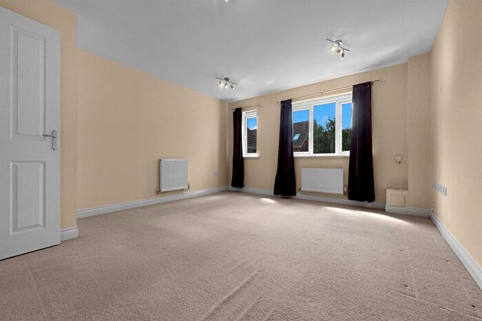 2 Bedroom Maisonette For Sale In Bedroom First Floor Maisonette In Chichester, PO19