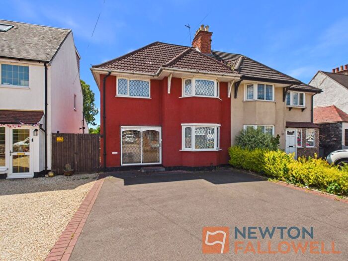 3 Bedroom Semi Detached House For Sale In Forest Avenue, Walsall, WS3