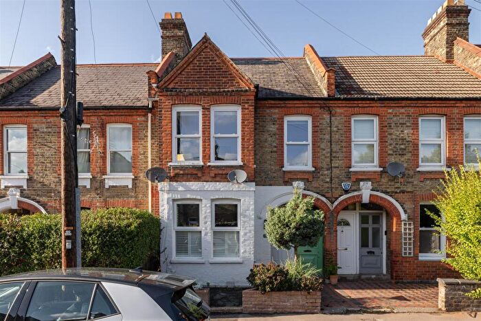 2 Bedroom Apartment For Sale In Theydon Street, Walthamstow, E17