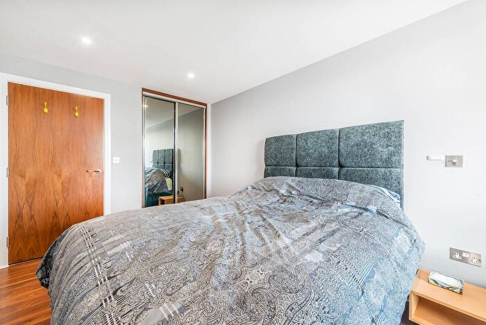 1 Bedroom Flat To Rent In Lower Mortlake Road, Richmond, TW9