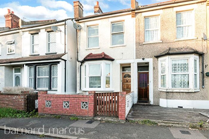 3 Bedroom Semi-Detached House For Sale In Mill Lane, Croydon, CR0