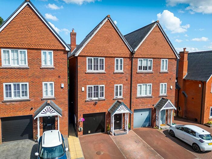 4 Bedroom Semi-Detached House For Sale In Ballantyne Place, Winwick, WA2