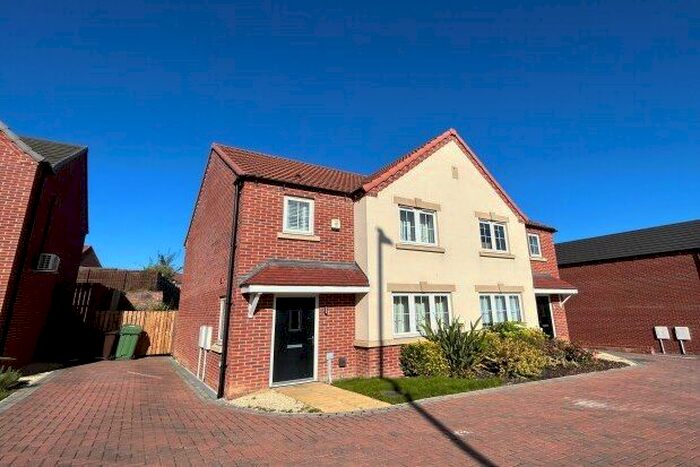 3 Bedroom Property To Rent In Pilkington Close, Wakefield, WF1