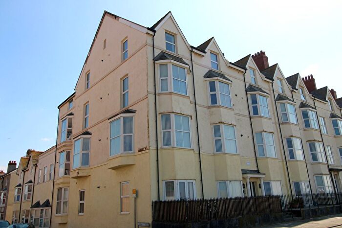 2 Bedroom Flat To Rent In Waterfront Apartments, - West Parade, Rhyl, LL18