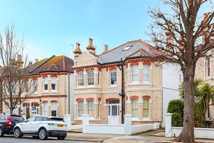1 Bedroom Flat To Rent In Walsingham Road, Hove, Sussex, BN3