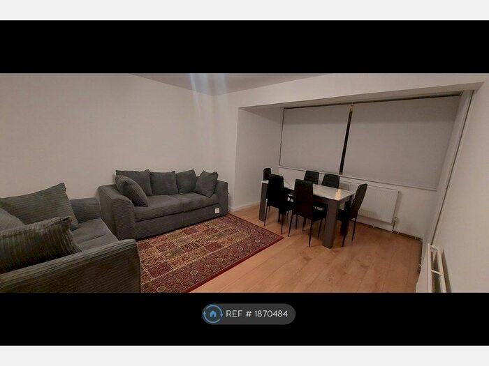 3 Bedroom Flat To Rent In Smithwood Close, London, SW19