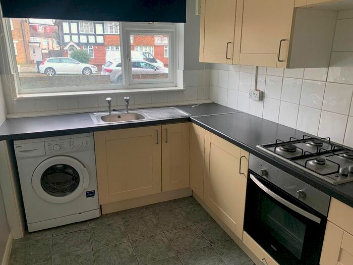 2 Bedroom Flat To Rent In Howard Road, London SE25