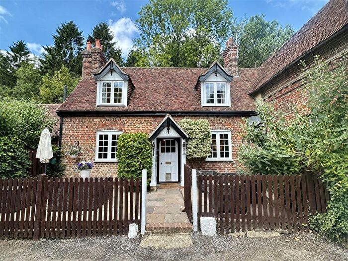 2 Bedroom Property To Rent In Stede Hill, Harrietsham, ME17