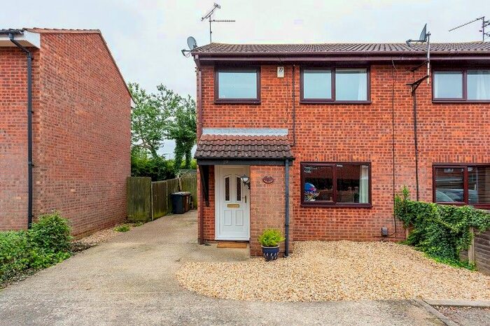 3 Bedroom Semi-Detached House To Rent In Hedgelands, Werrington, Peterborough, PE4