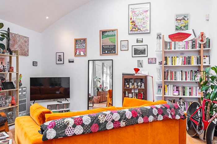 2 Bedroom Flat For Sale In Putney Bridge Road, London, SW15