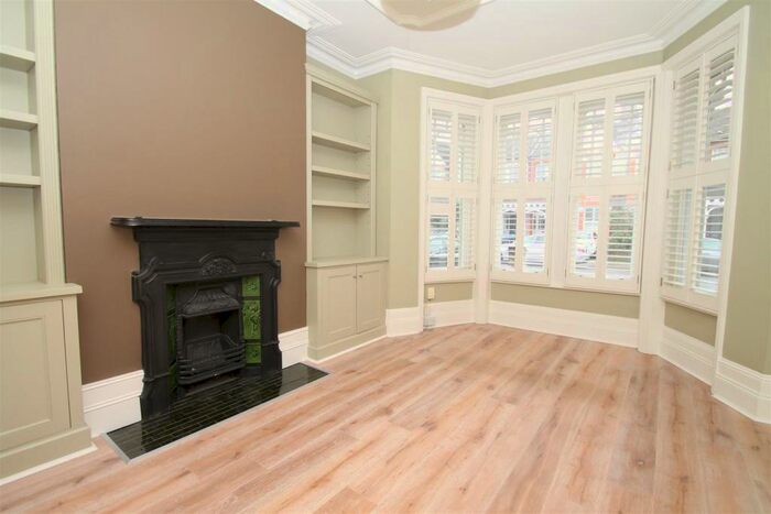 4 Bedroom House To Rent In Palmerston Crescent, Palmers Green, London, N13