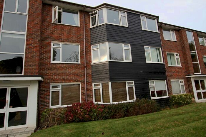 2 Bedroom Flat To Rent In Hurst Court, Horsham, RH12