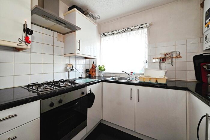 2 Bedroom End Of Terrace House For Sale In Avon Place, Reading, RG1