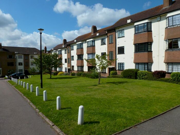 2 Bedroom Flat To Rent In The Lindens, Friern Park, North Finchley, N12