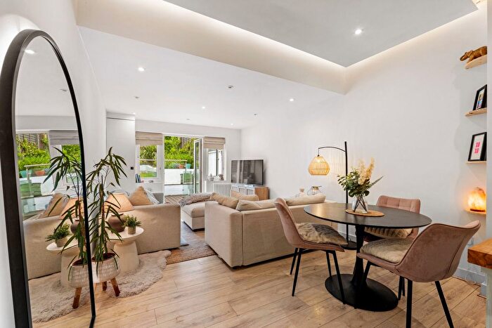 2 Bedroom Flat For Sale In Croham Road, South Croydon, CR2