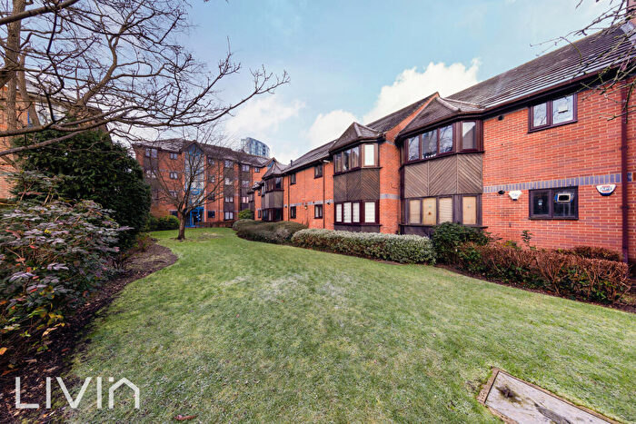 1 Bedroom Flat For Sale In Chartwell Close, Croydon, CR0