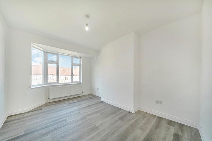 2 Bedroom Flat For Sale In Chinbrook Road, SE12