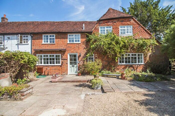 2 Bedroom Cottage To Rent In High Street, Odiham, Hook, RG29