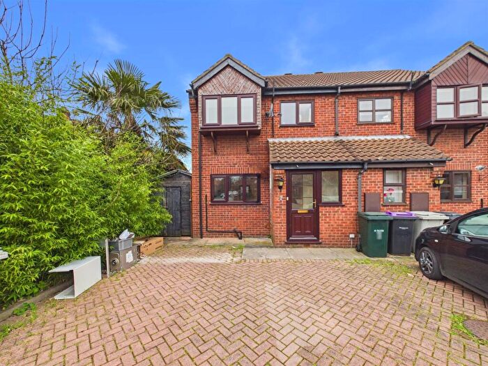 3 Bedroom End Of Terrace House For Sale In Old Mill Park, Louth, LN11