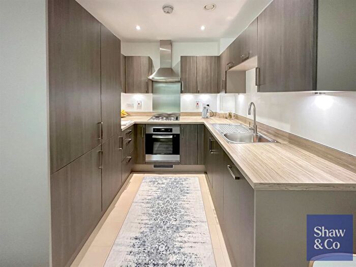 1 Bedroom Flat For Sale In Mayfair Court, Hunting Place, Heston, TW5