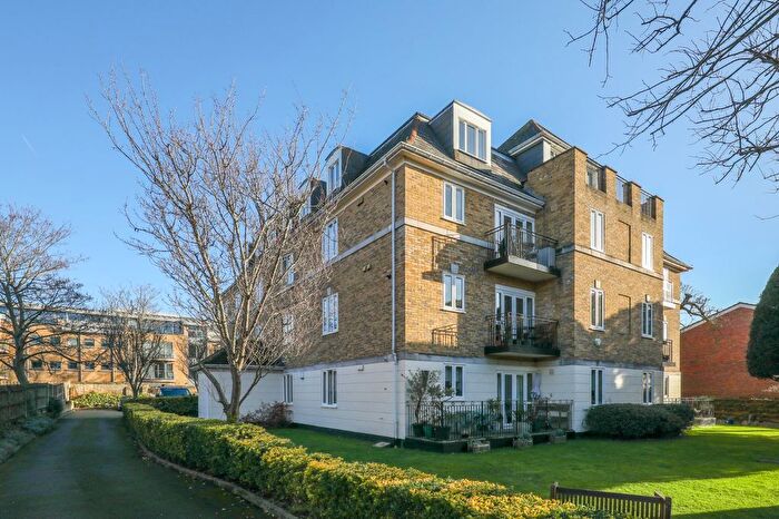 2 Bedroom Flat For Sale In Lansdowne Road, Wimbledon, London, SW20