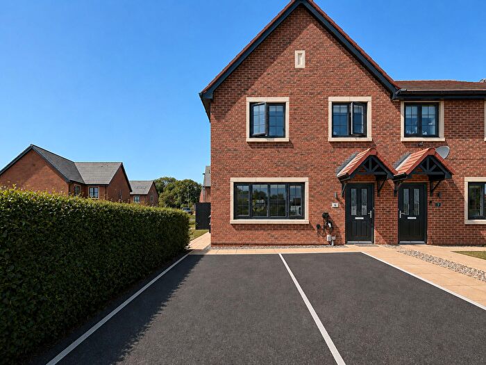 3 Bedroom Semi-Detached House For Sale In Chamberlain Close, Banks, PR9