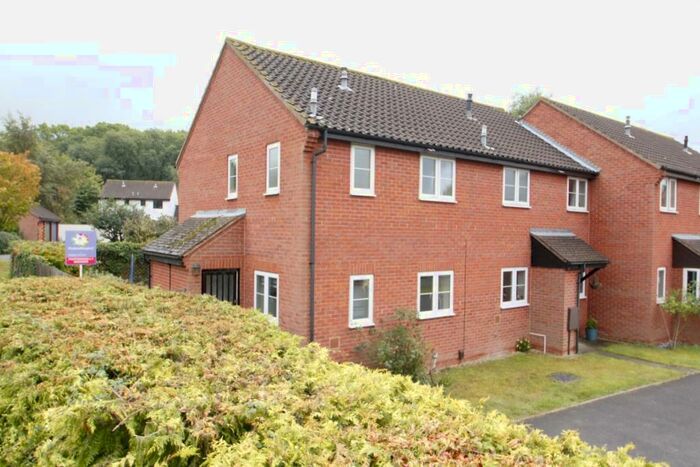 2 Bedroom Terraced House To Rent In Stubble Close, Botley, OX2
