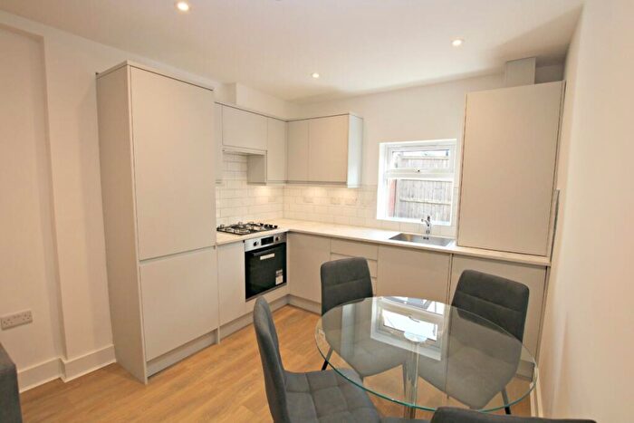 2 Bedroom Flat To Rent In Sandringham Road, Willesden, NW2