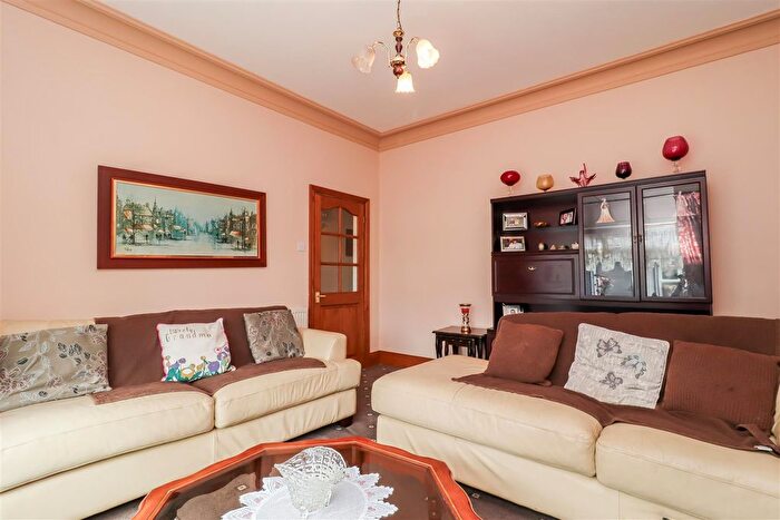 3 Bedroom Terraced House For Sale In Doncaster Road, Wakefield, WF1