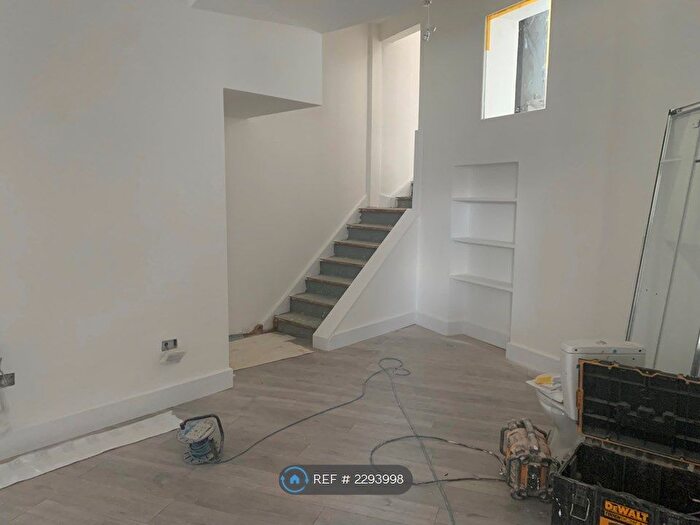 2 Bedroom Flat To Rent In Burnley Road, London, NW10