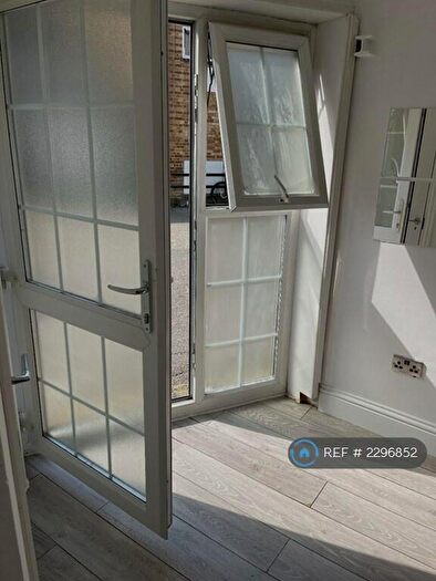 1 Bedroom Flat To Rent In Holywell House, London, E11