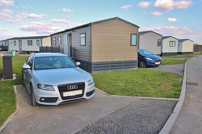 3 Bedroom Mobile Home For Sale In Fulmer Fields, Mill Rythe Holiday Village, Havant Road, PO11