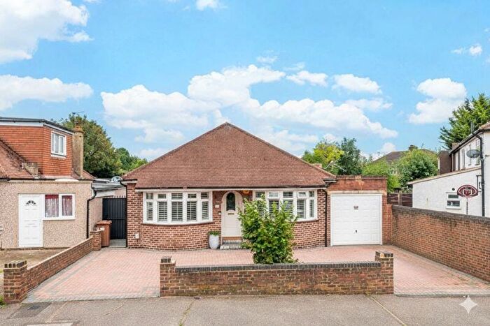 3 Bedroom Detached Bungalow For Sale In Heversham Road, Bexleyheath, DA7