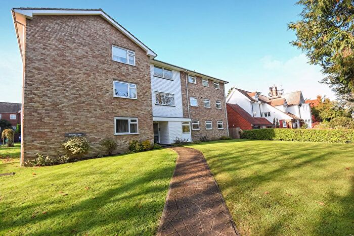 2 Bedroom Flat To Rent In Woodfield Lane, Ashtead, KT21