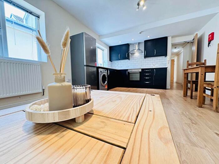 1 Bedroom Flat To Rent In Colum Road, Cathays, Cardiff, CF10