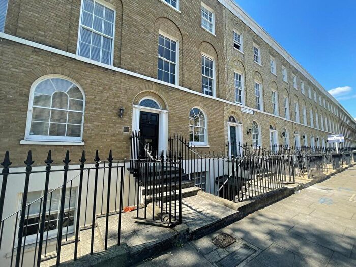 2 Bedroom Flat To Rent In Tredegar Square, Bow, London, E3