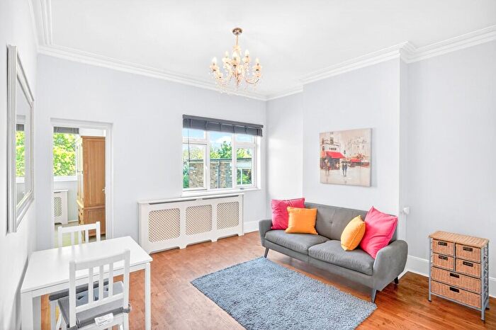 1 Bedroom Apartment To Rent In Stapleton Hall Road, Crouch End, London, N4