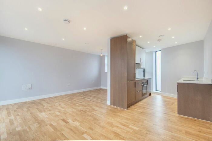 Studio To Rent In Sandycombe Road, Kew, Richmond, TW9