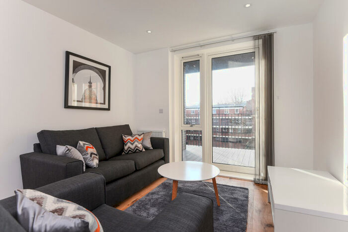 2 Bedroom Flat To Rent In Canoe Walk, London, E14