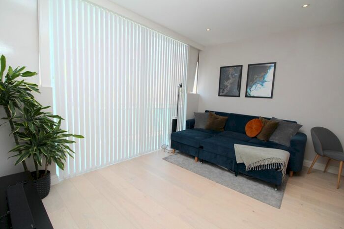 2 Bedroom Flat To Rent In Pinnell Road, Eltham, SE9