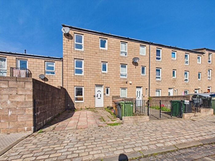 4 Bedroom Town House For Sale In Bangor Road, Edinburgh, EH6