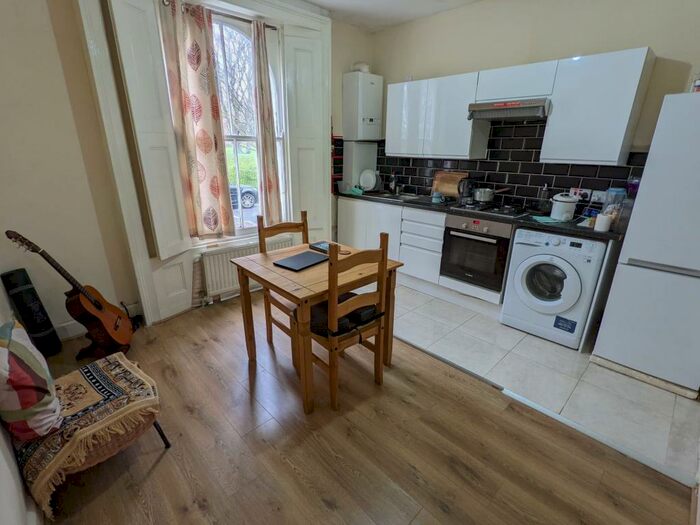 1 Bedroom Flat To Rent In Cobourg Road, SE5